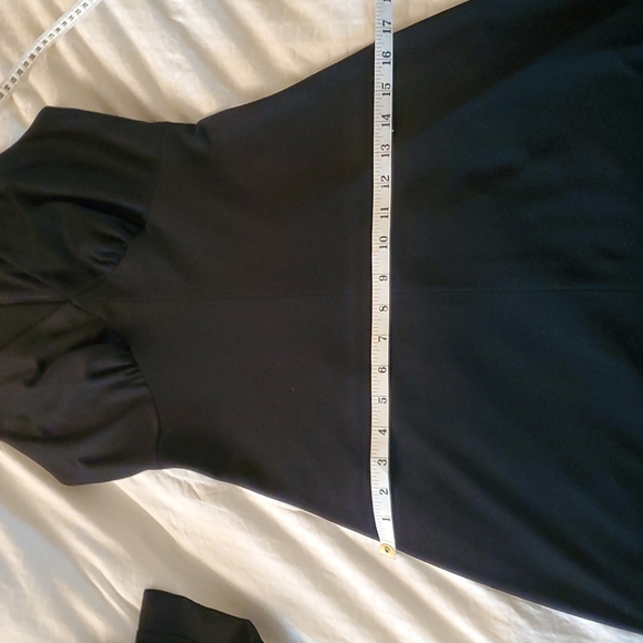 A simple but elegant evening gown. - Picture 12 of 16